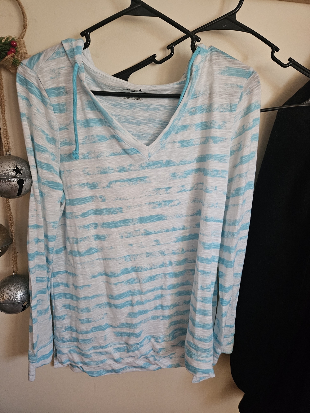 exertek Light Blue & White Striped V-Neck Hoodie
